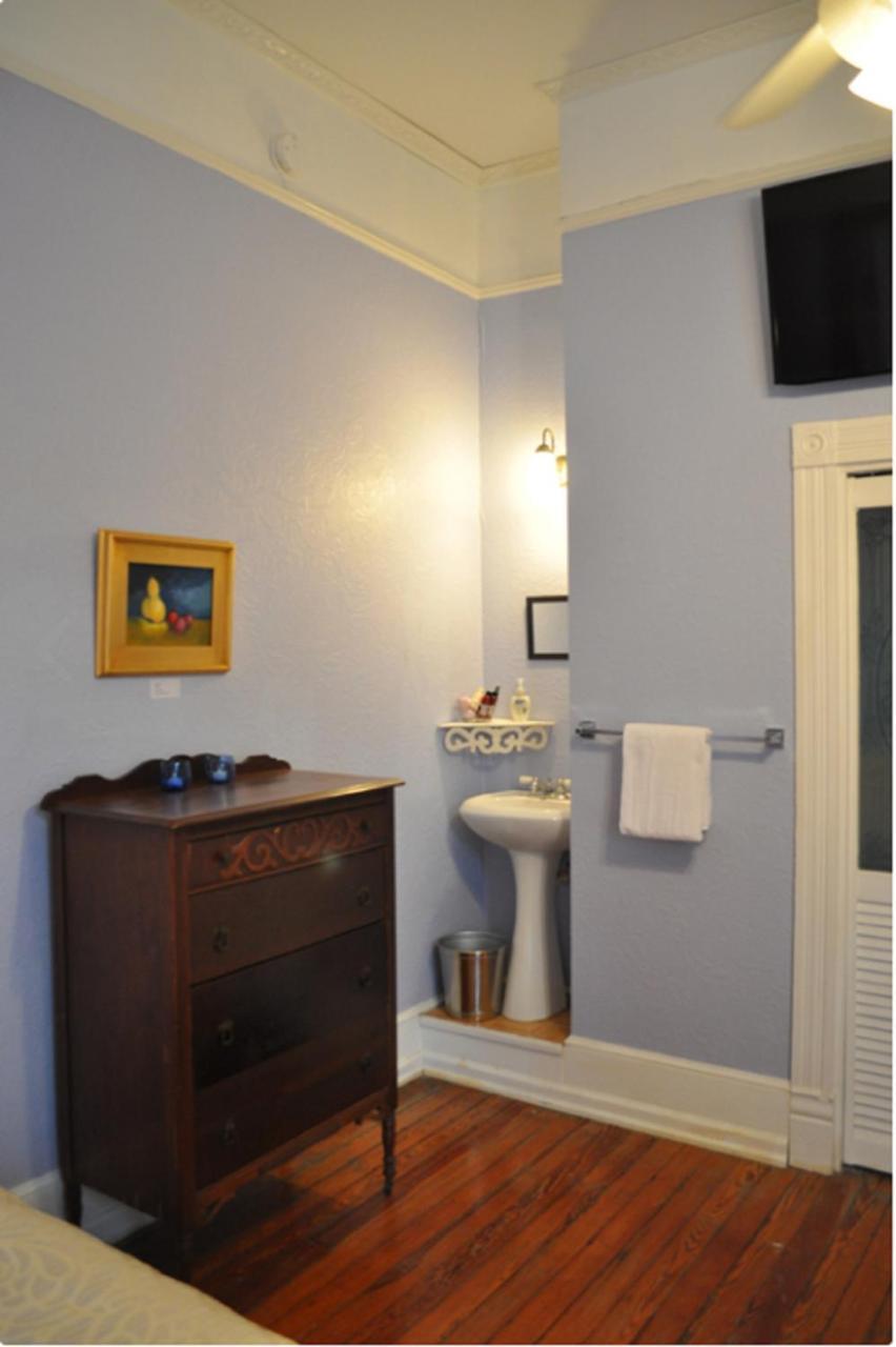 The Mardi Gras House Bed & Breakfast Mobile Exterior photo
