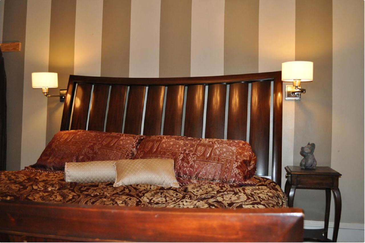 The Mardi Gras House Bed & Breakfast Mobile Exterior photo