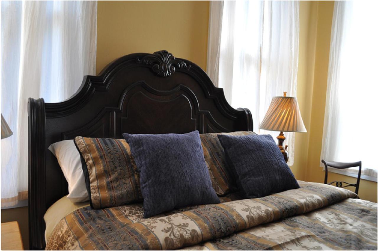 The Mardi Gras House Bed & Breakfast Mobile Exterior photo
