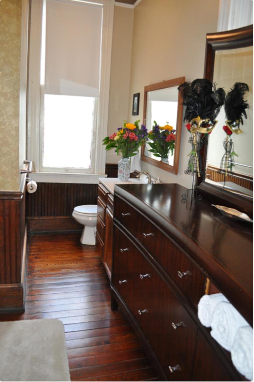The Mardi Gras House Bed & Breakfast Mobile Exterior photo