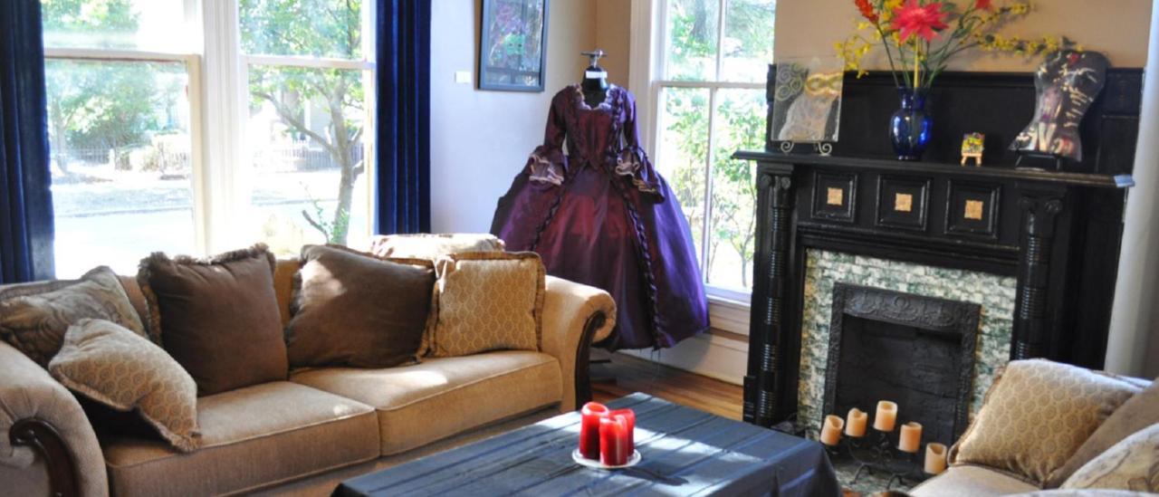The Mardi Gras House Bed & Breakfast Mobile Exterior photo