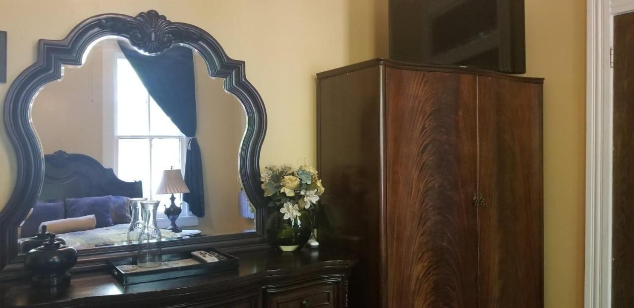 The Mardi Gras House Bed & Breakfast Mobile Exterior photo