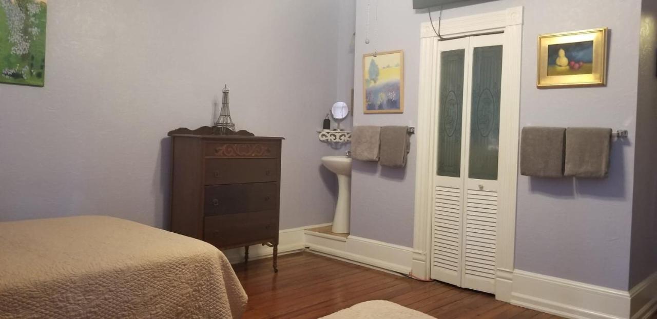 The Mardi Gras House Bed & Breakfast Mobile Exterior photo