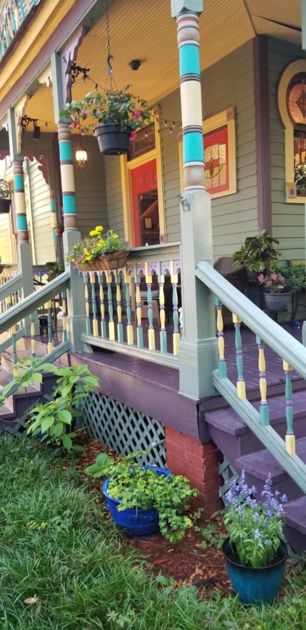 The Mardi Gras House Bed & Breakfast Mobile Exterior photo