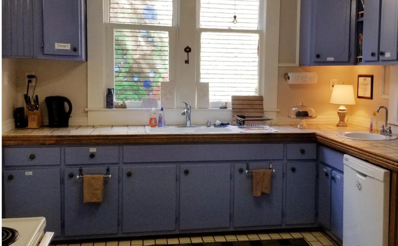The Mardi Gras House Bed & Breakfast Mobile Exterior photo