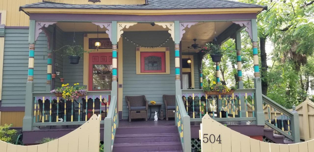 The Mardi Gras House Bed & Breakfast Mobile Exterior photo