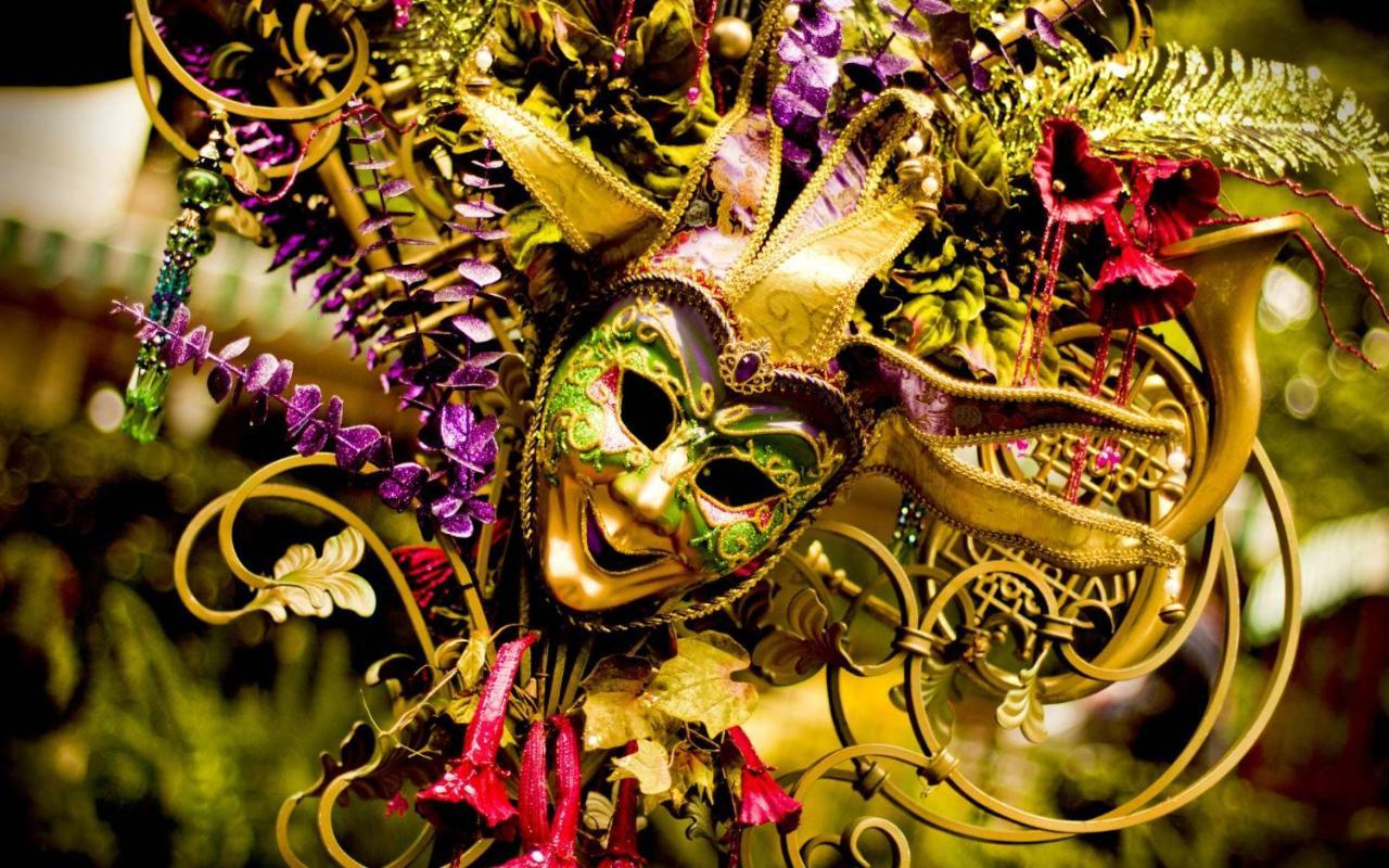 The Mardi Gras House Bed & Breakfast Mobile Exterior photo