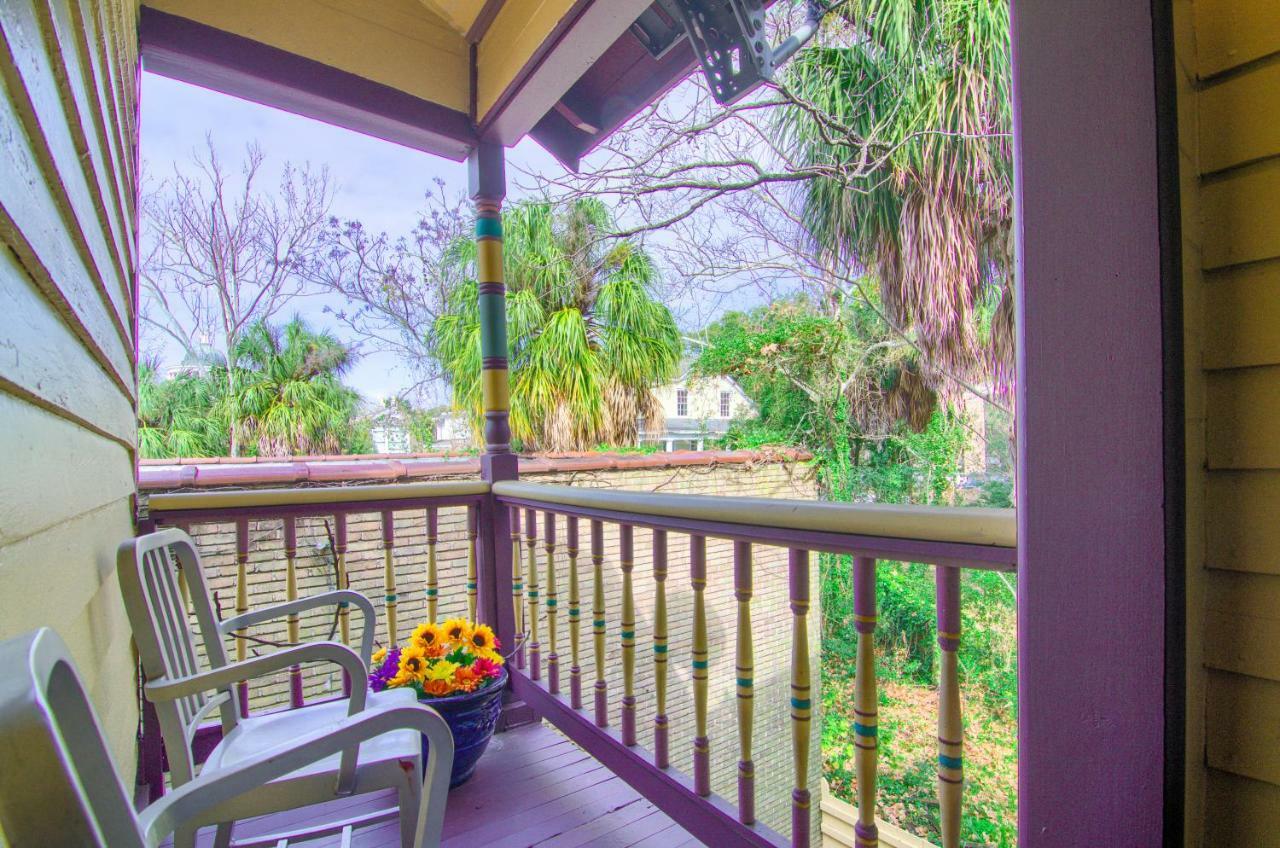 The Mardi Gras House Bed & Breakfast Mobile Exterior photo