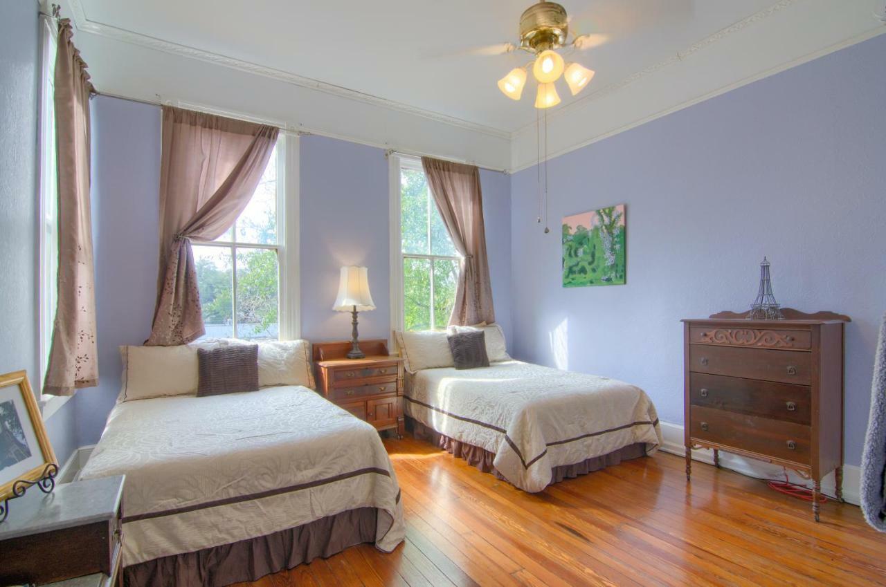 The Mardi Gras House Bed & Breakfast Mobile Exterior photo