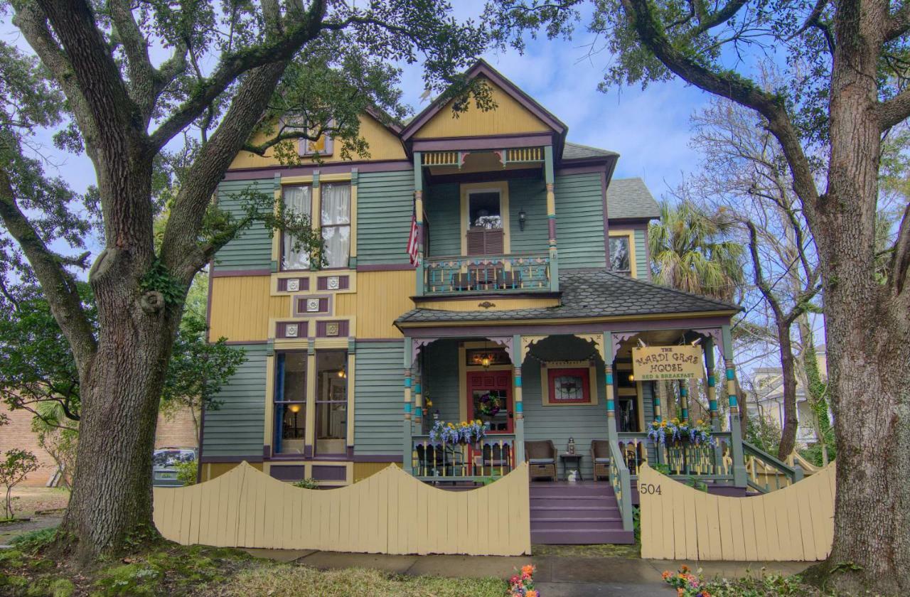 The Mardi Gras House Bed & Breakfast Mobile Exterior photo