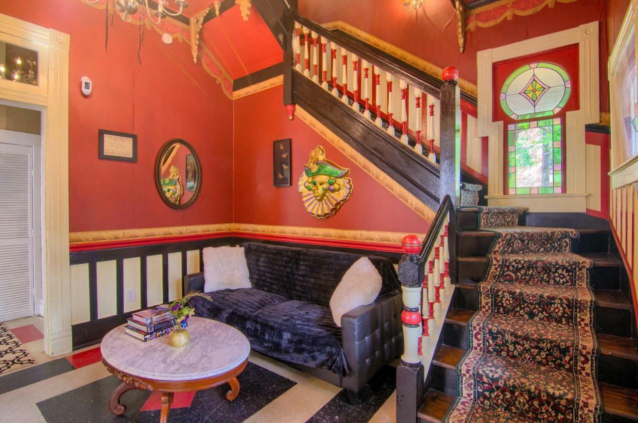 The Mardi Gras House Bed & Breakfast Mobile Exterior photo
