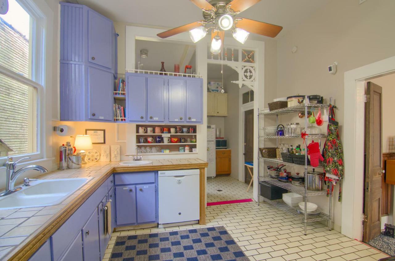 The Mardi Gras House Bed & Breakfast Mobile Exterior photo