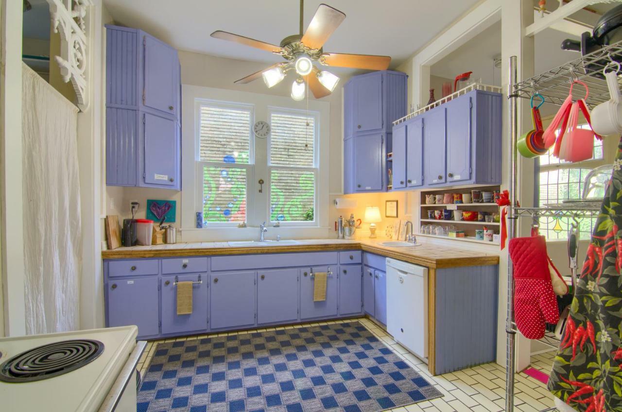 The Mardi Gras House Bed & Breakfast Mobile Exterior photo